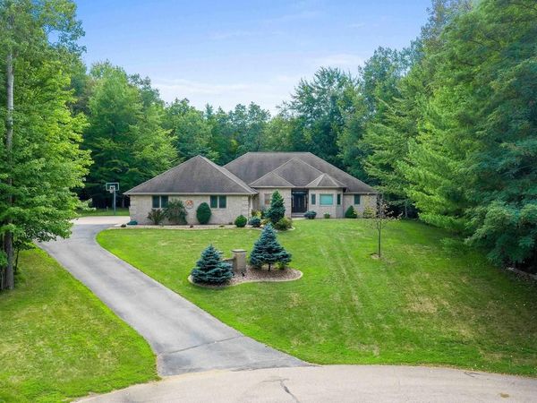 425 HILL HAVEN COURT, Little Suamico, WI 54141