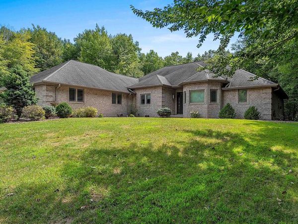 425 HILL HAVEN COURT, Little Suamico, WI 54141