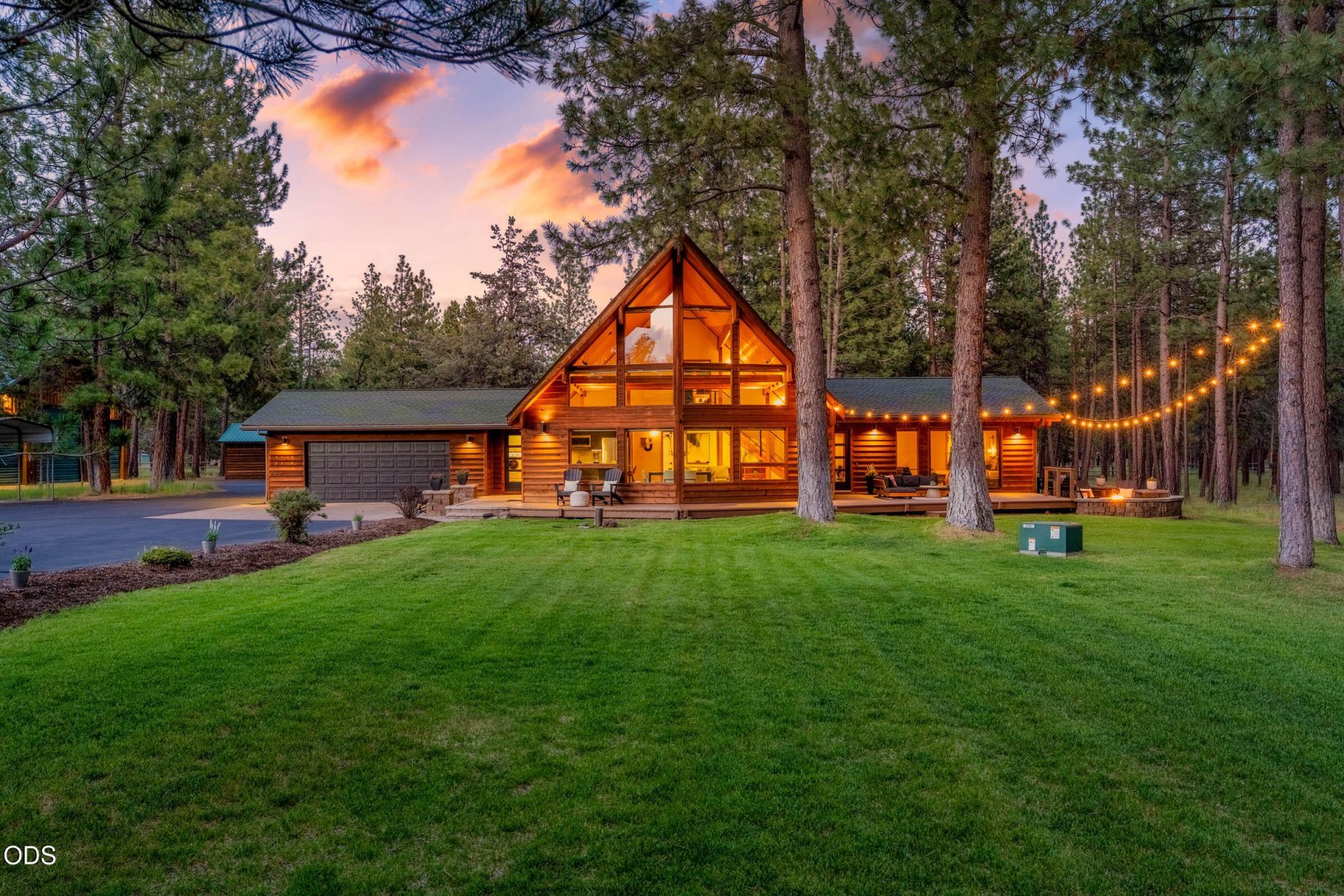 69420 Crooked Horseshoe Road, Sisters, OR 97759 Main Photo