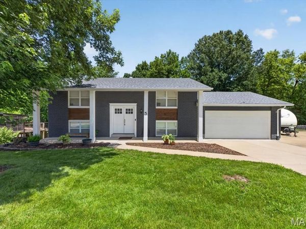 5 Golden Oak Court , Twin Oaks, MO 63088