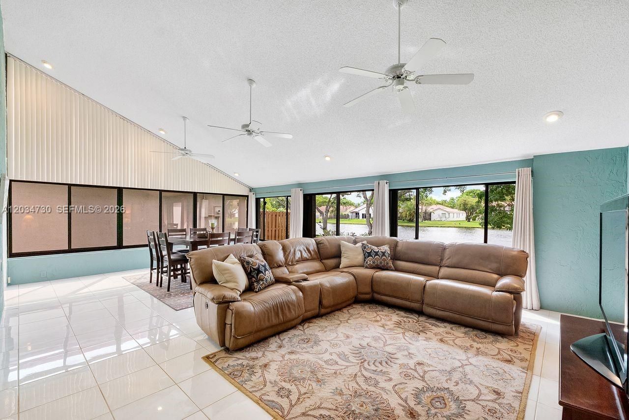 2073 Montpeliar , Weston, FL 33326 Photo