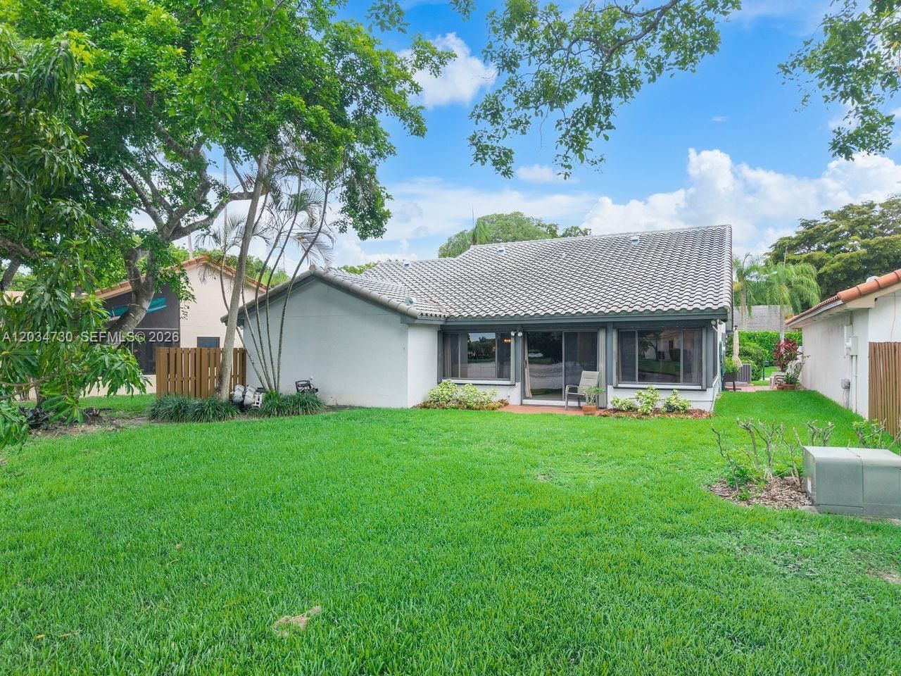 2073 Montpeliar , Weston, FL 33326 Photo