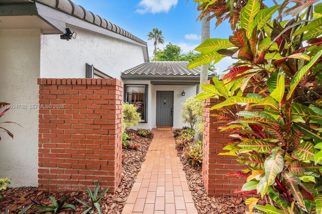 2073 Montpeliar , Weston, FL 33326 Photo