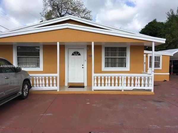 10040 NW 8th Ave , Miami, FL 33150
