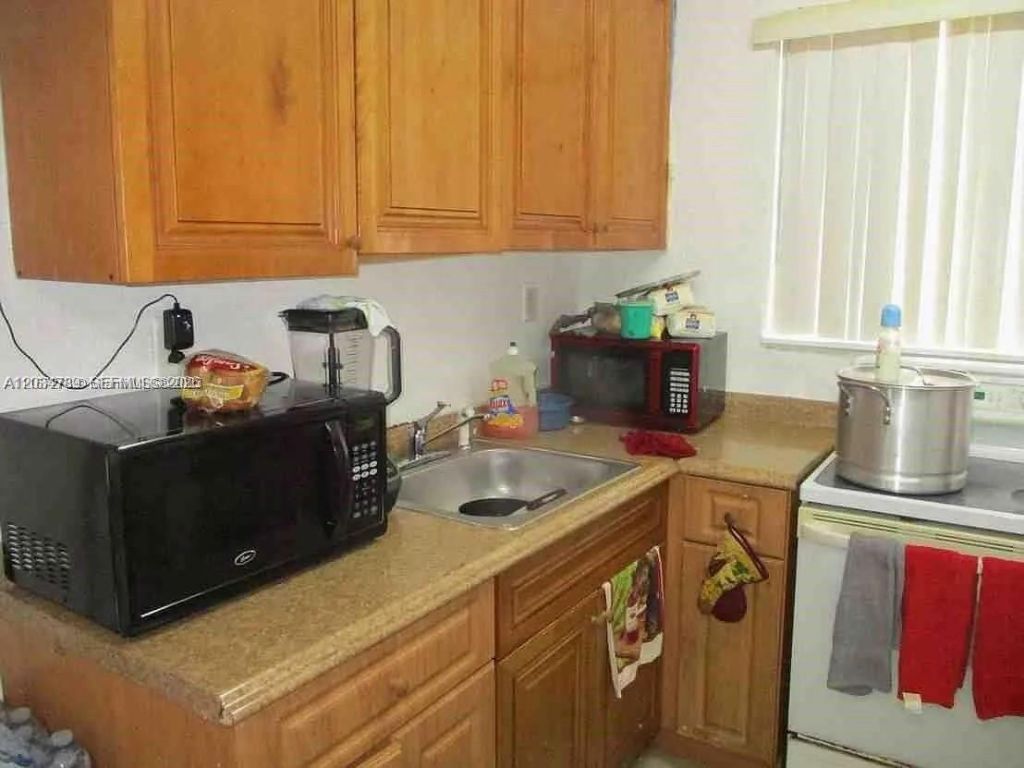 10040 NW 8th Ave , Miami, FL 33150 Photo