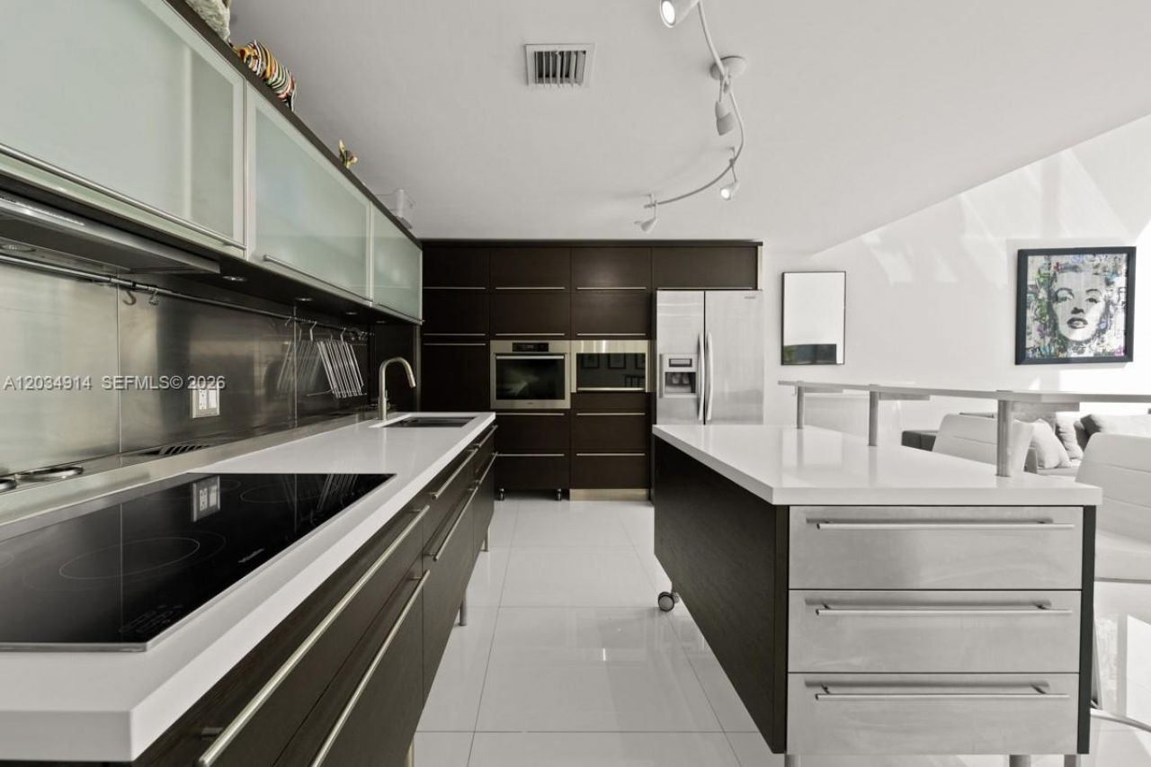 6000 Collins Ave , Unit 517, Miami Beach, FL 33140 Photo