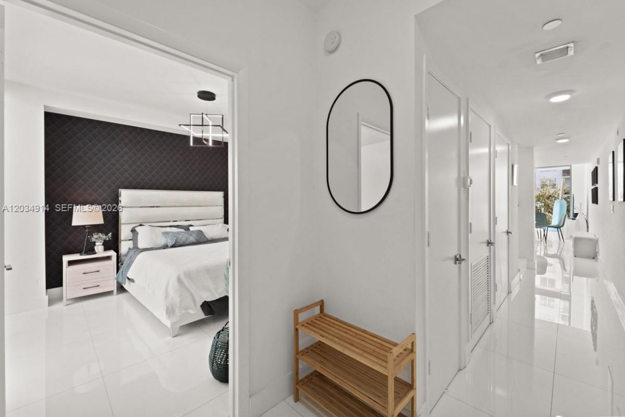 6000 Collins Ave , Unit 517, Miami Beach, FL 33140 Photo
