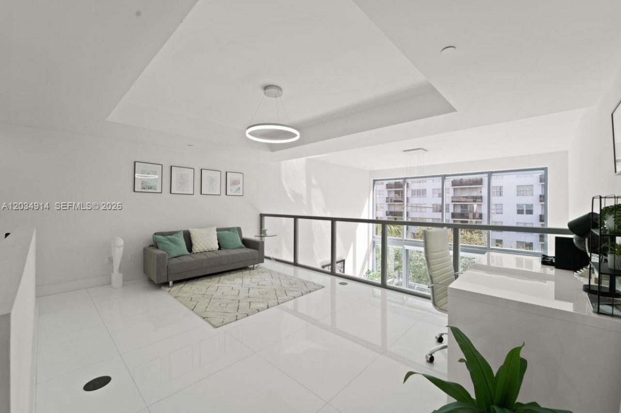6000 Collins Ave , Unit 517, Miami Beach, FL 33140 Photo