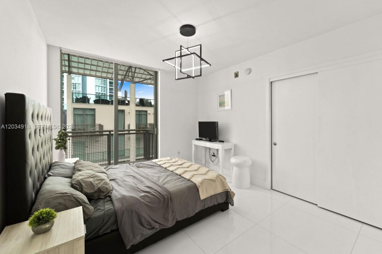 6000 Collins Ave , Unit 517, Miami Beach, FL 33140 Photo