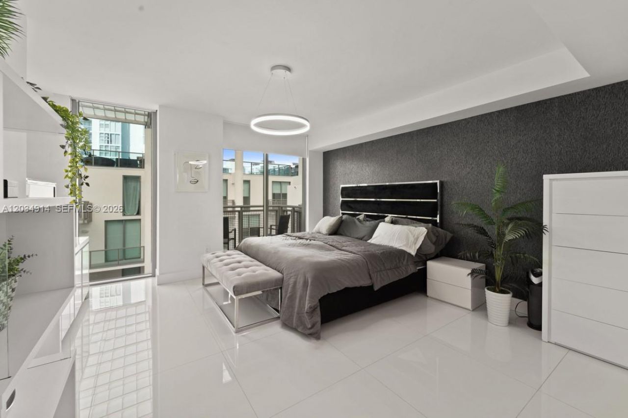 6000 Collins Ave , Unit 517, Miami Beach, FL 33140 Photo