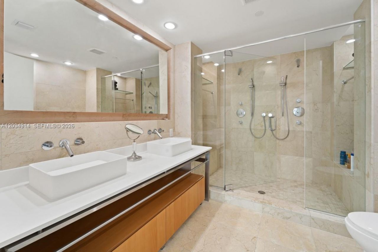 6000 Collins Ave , Unit 517, Miami Beach, FL 33140 Photo