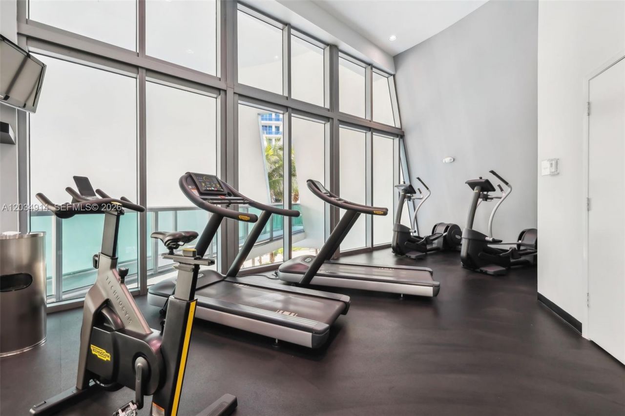 6000 Collins Ave , Unit 517, Miami Beach, FL 33140 Photo