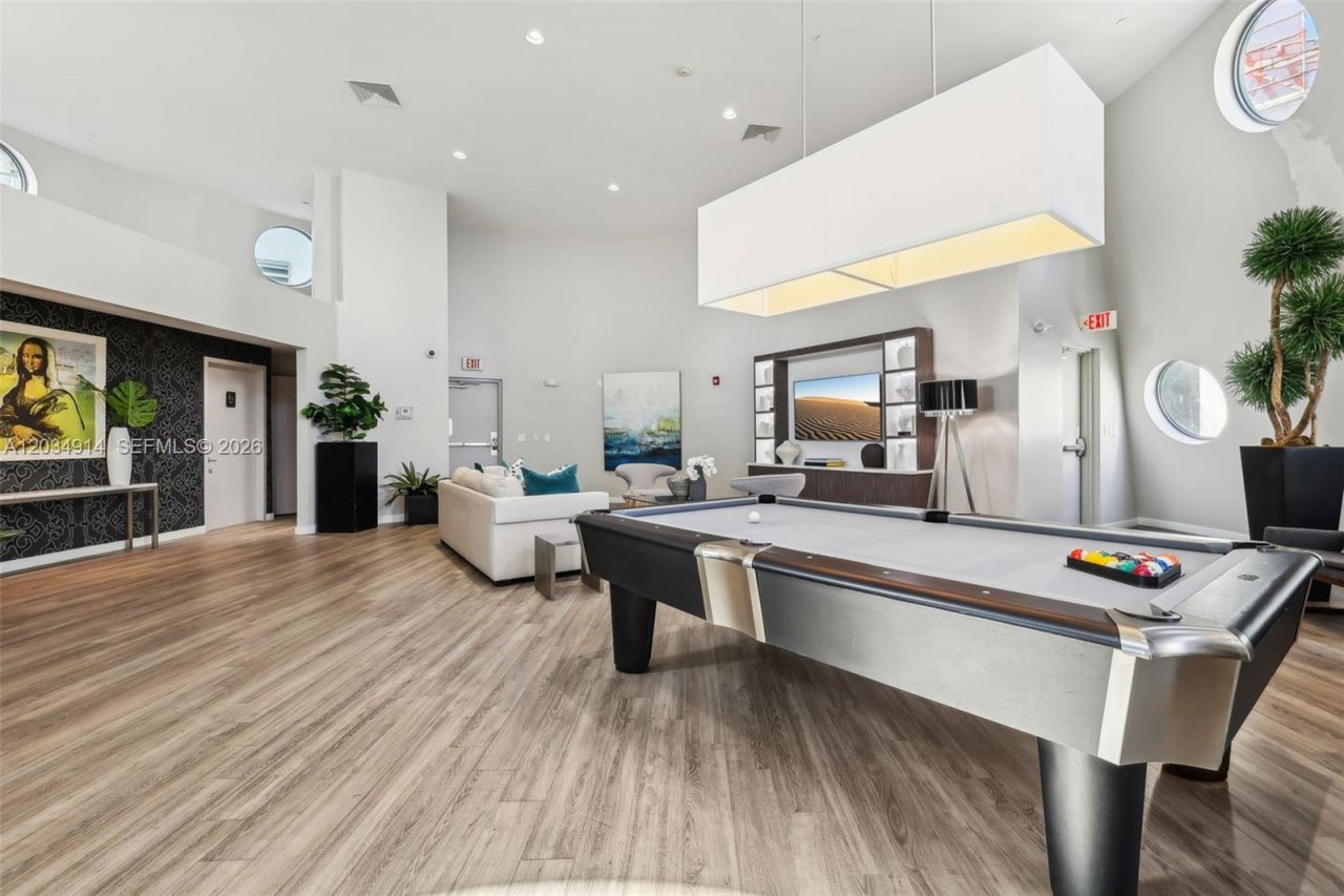 6000 Collins Ave , Unit 517, Miami Beach, FL 33140 Photo