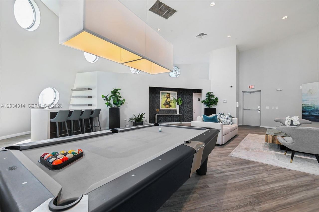 6000 Collins Ave , Unit 517, Miami Beach, FL 33140 Photo