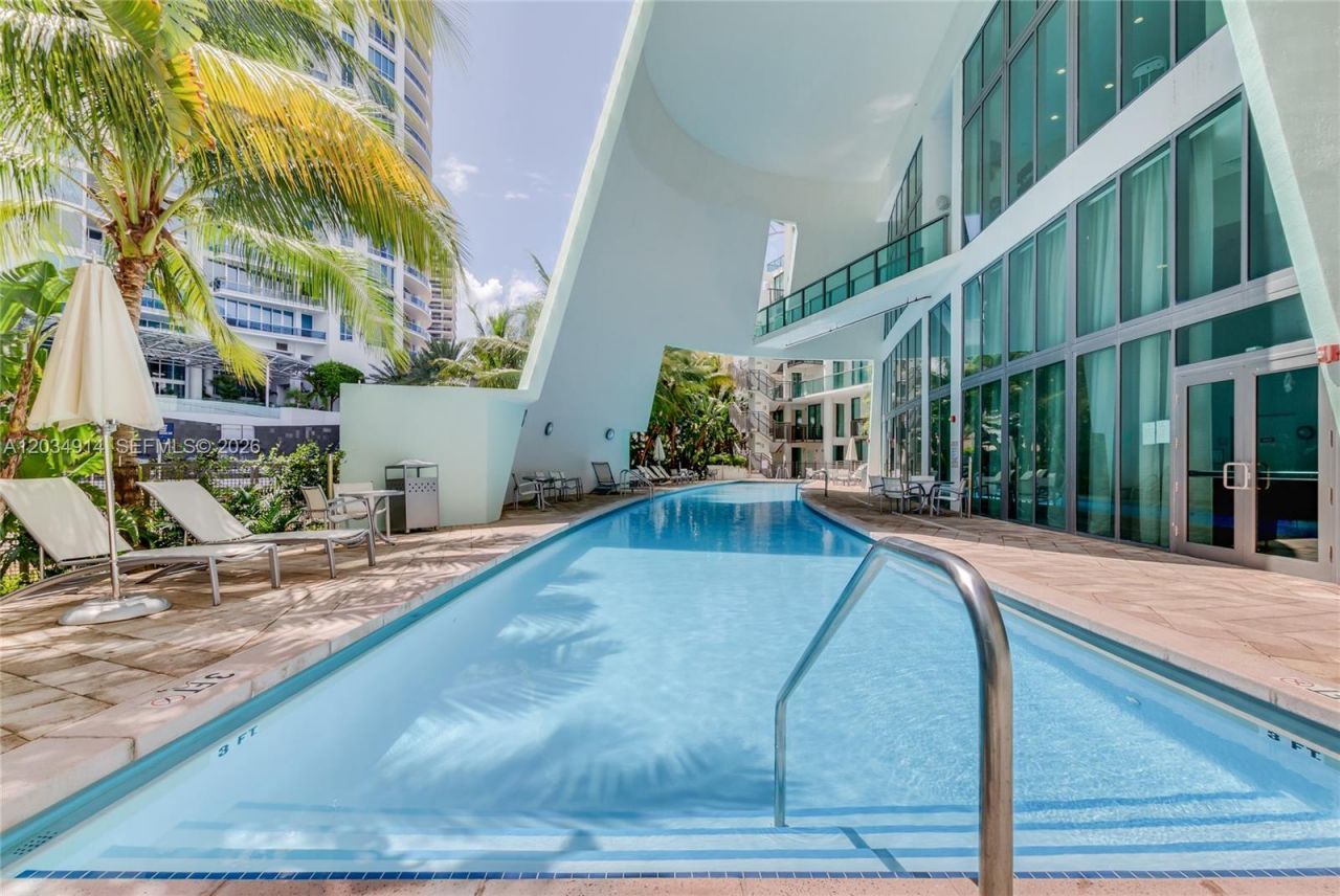 6000 Collins Ave , Unit 517, Miami Beach, FL 33140 Photo
