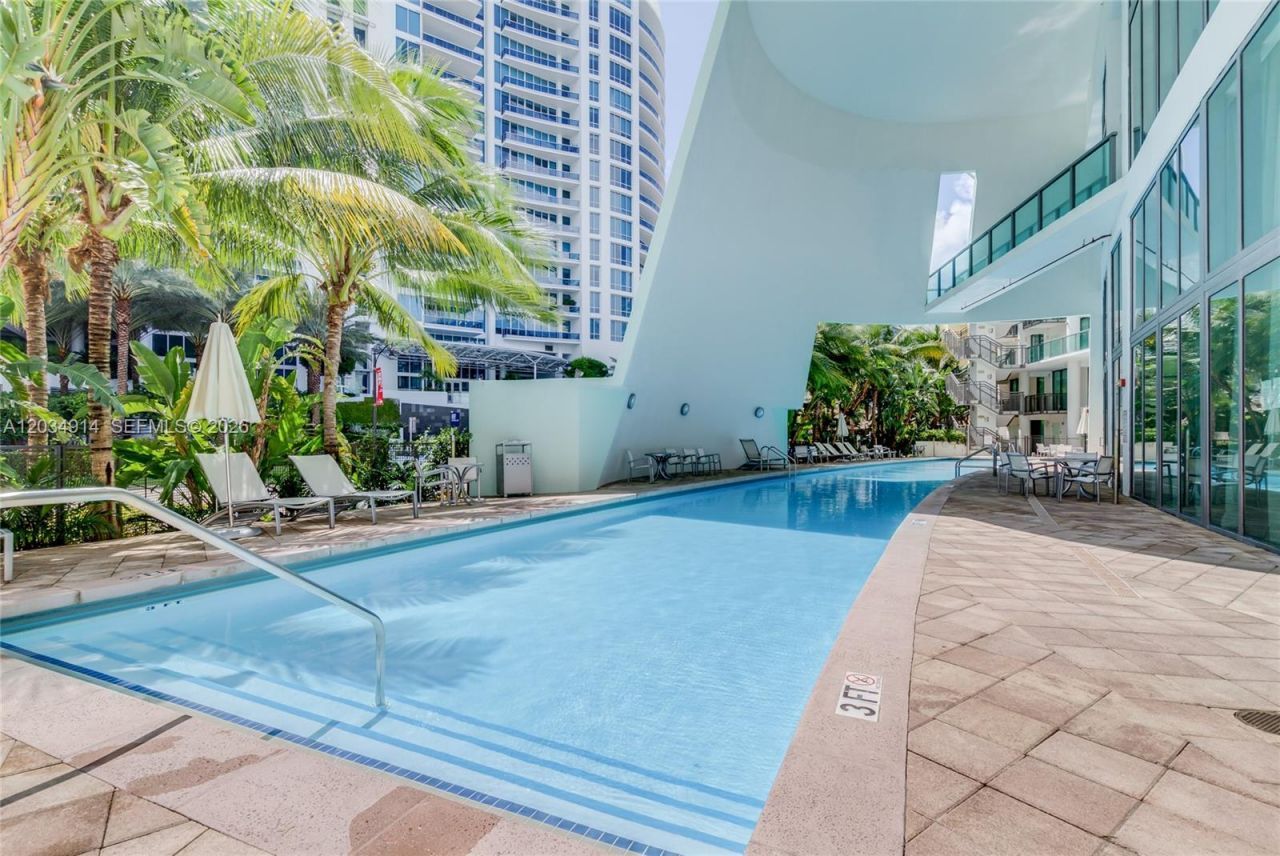 6000 Collins Ave , Unit 517, Miami Beach, FL 33140 Photo