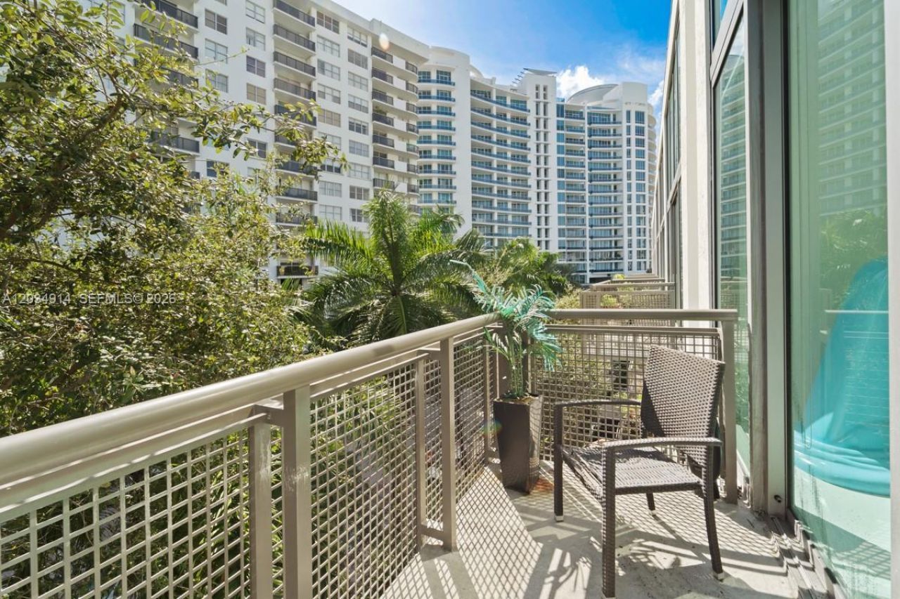 6000 Collins Ave , Unit 517, Miami Beach, FL 33140 Photo