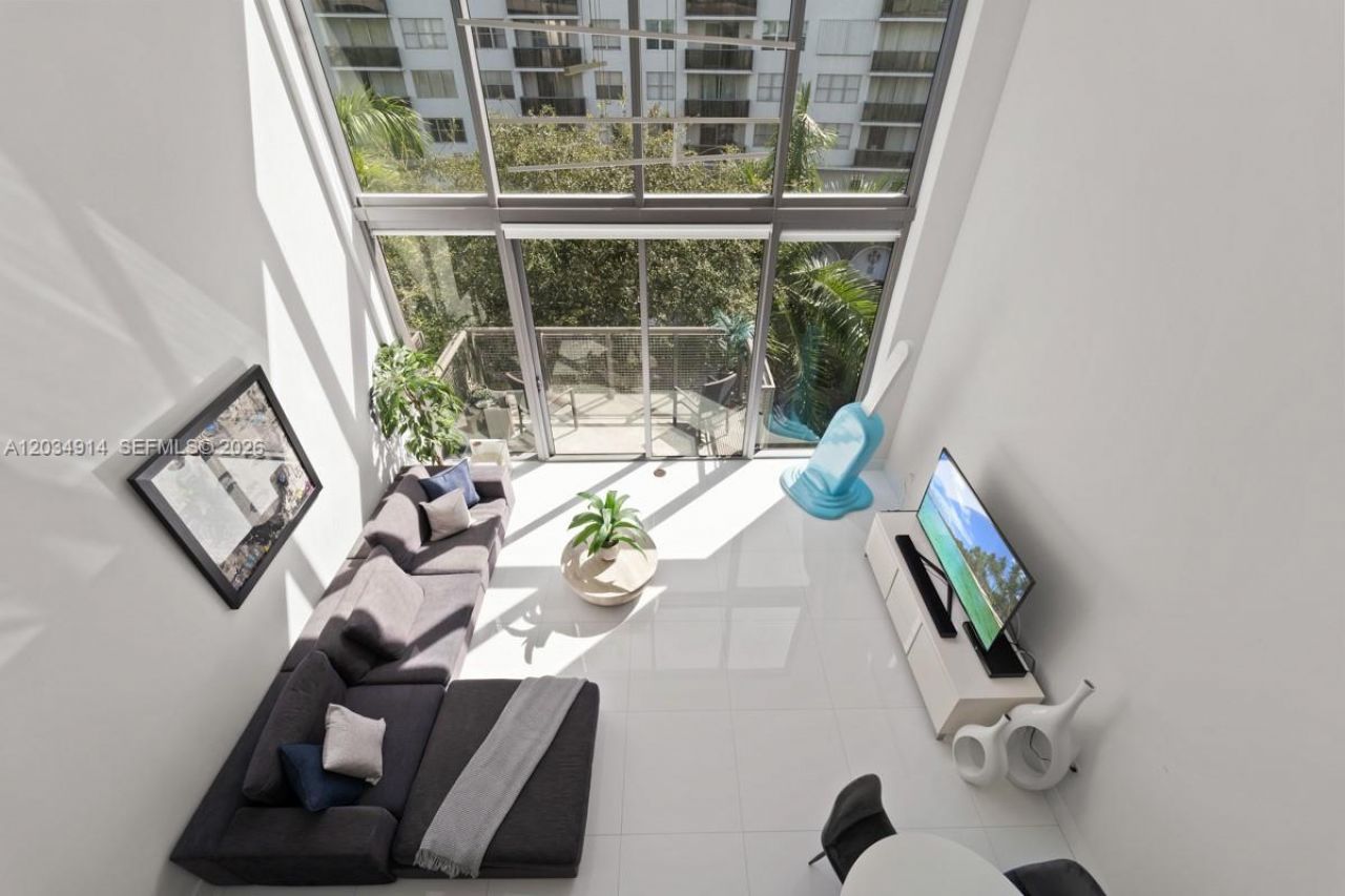 6000 Collins Ave , Unit 517, Miami Beach, FL 33140 Photo