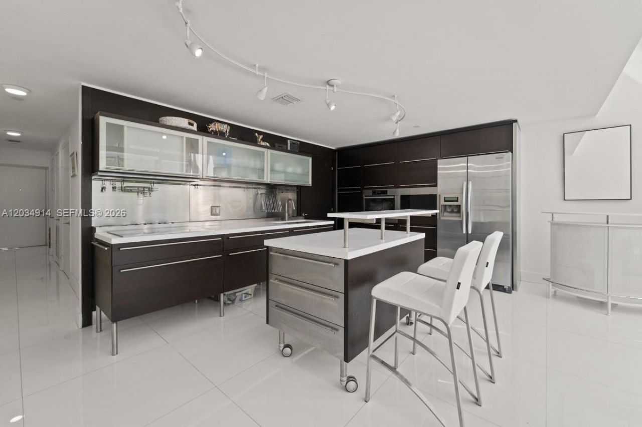 6000 Collins Ave , Unit 517, Miami Beach, FL 33140 Photo