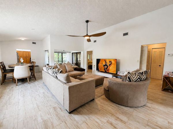 9606 SW 1st Ct, Unit 16-S, Coral Springs, FL 33071