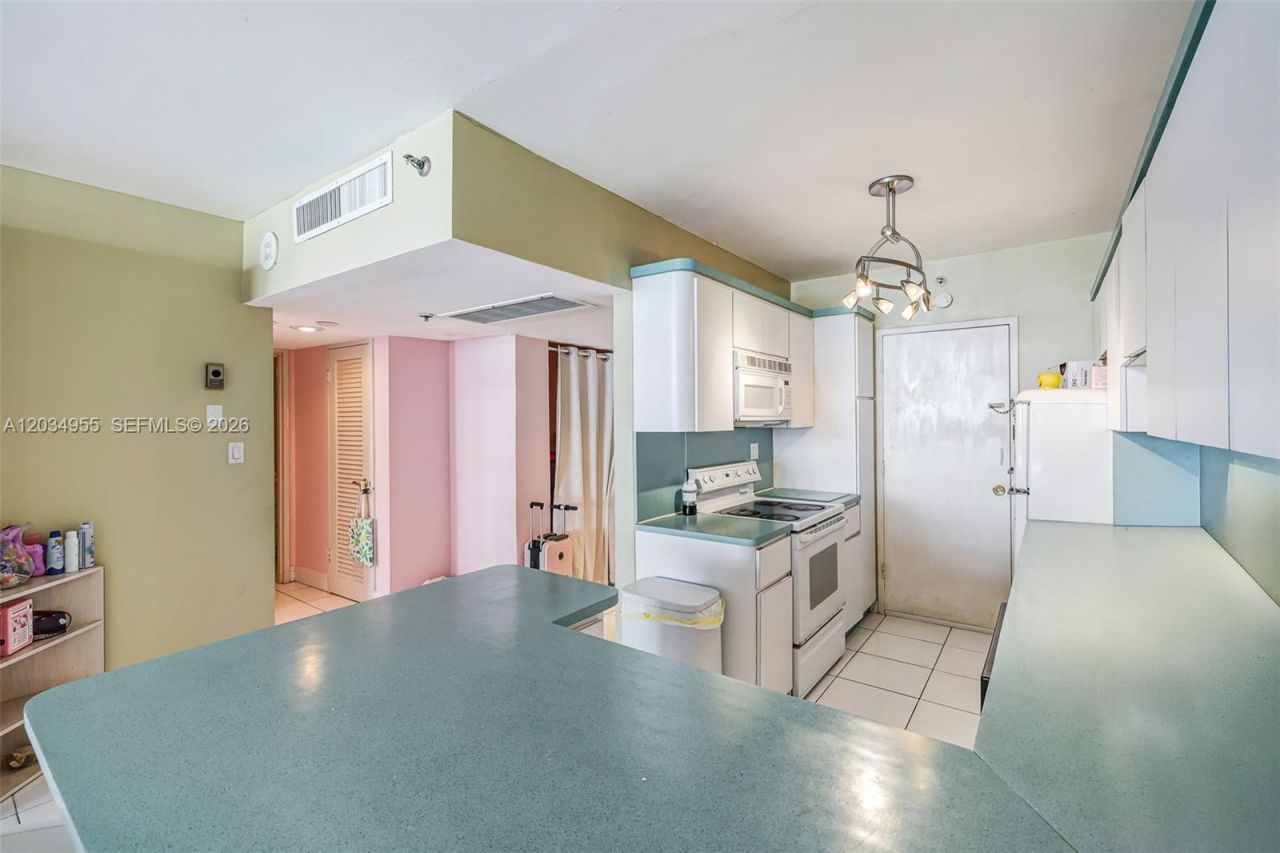 100 Lincoln Rd , Unit 502, Miami Beach, FL 33139 Photo
