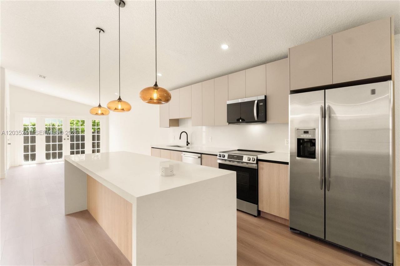 15153 NW 89th Pl, Miami Lakes, FL 33018 Photo