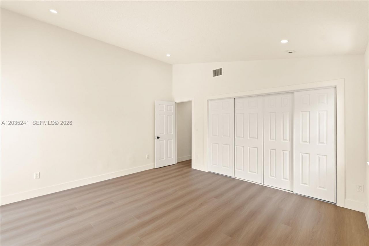 15153 NW 89th Pl, Miami Lakes, FL 33018 Photo