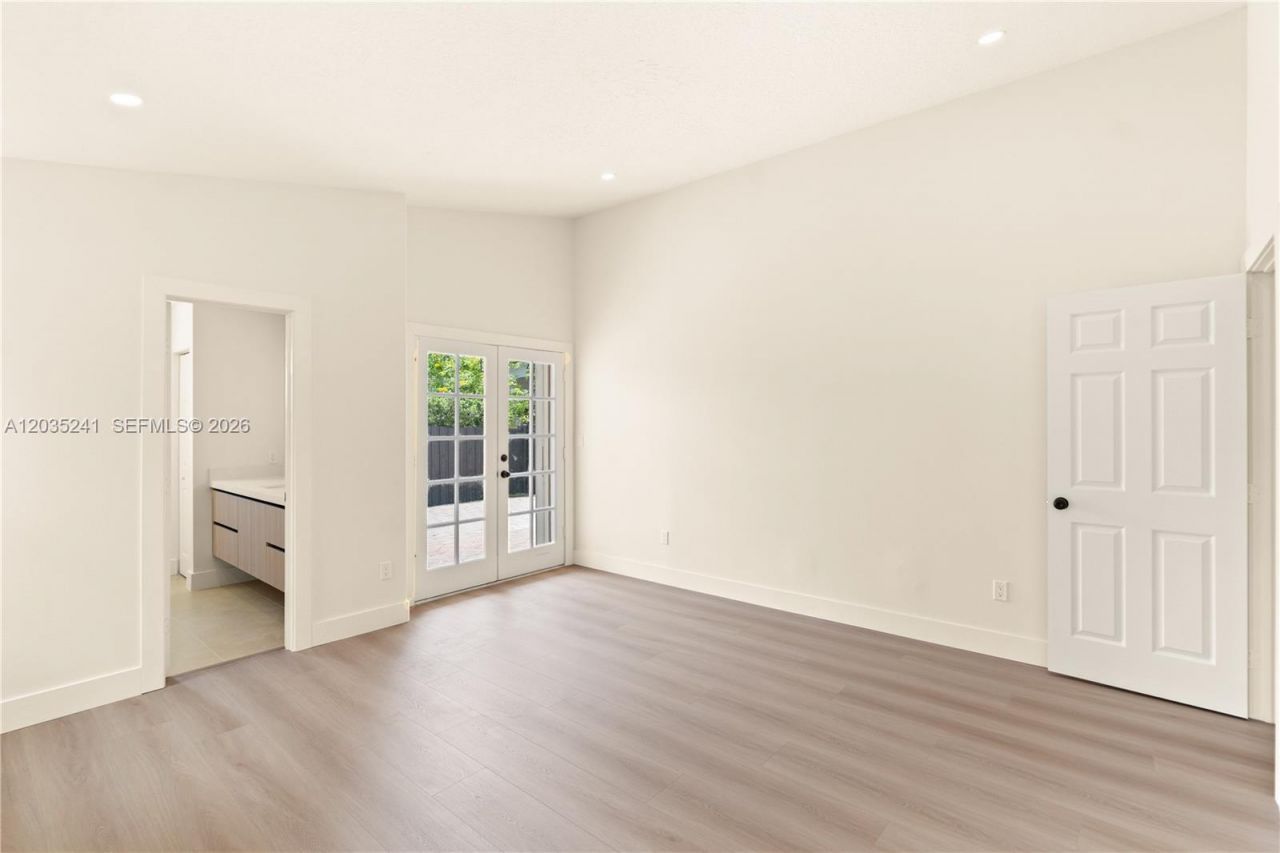 15153 NW 89th Pl, Miami Lakes, FL 33018 Photo
