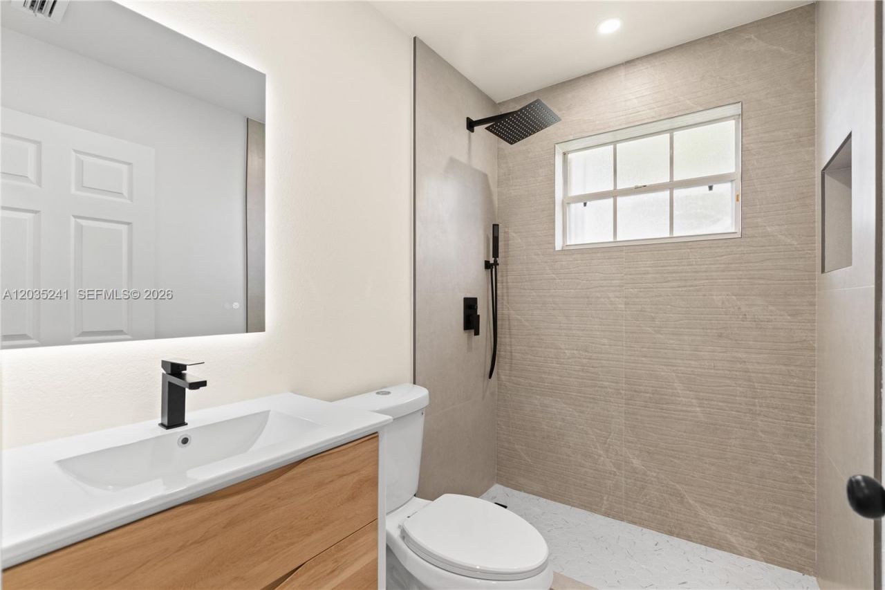 15153 NW 89th Pl, Miami Lakes, FL 33018 Photo
