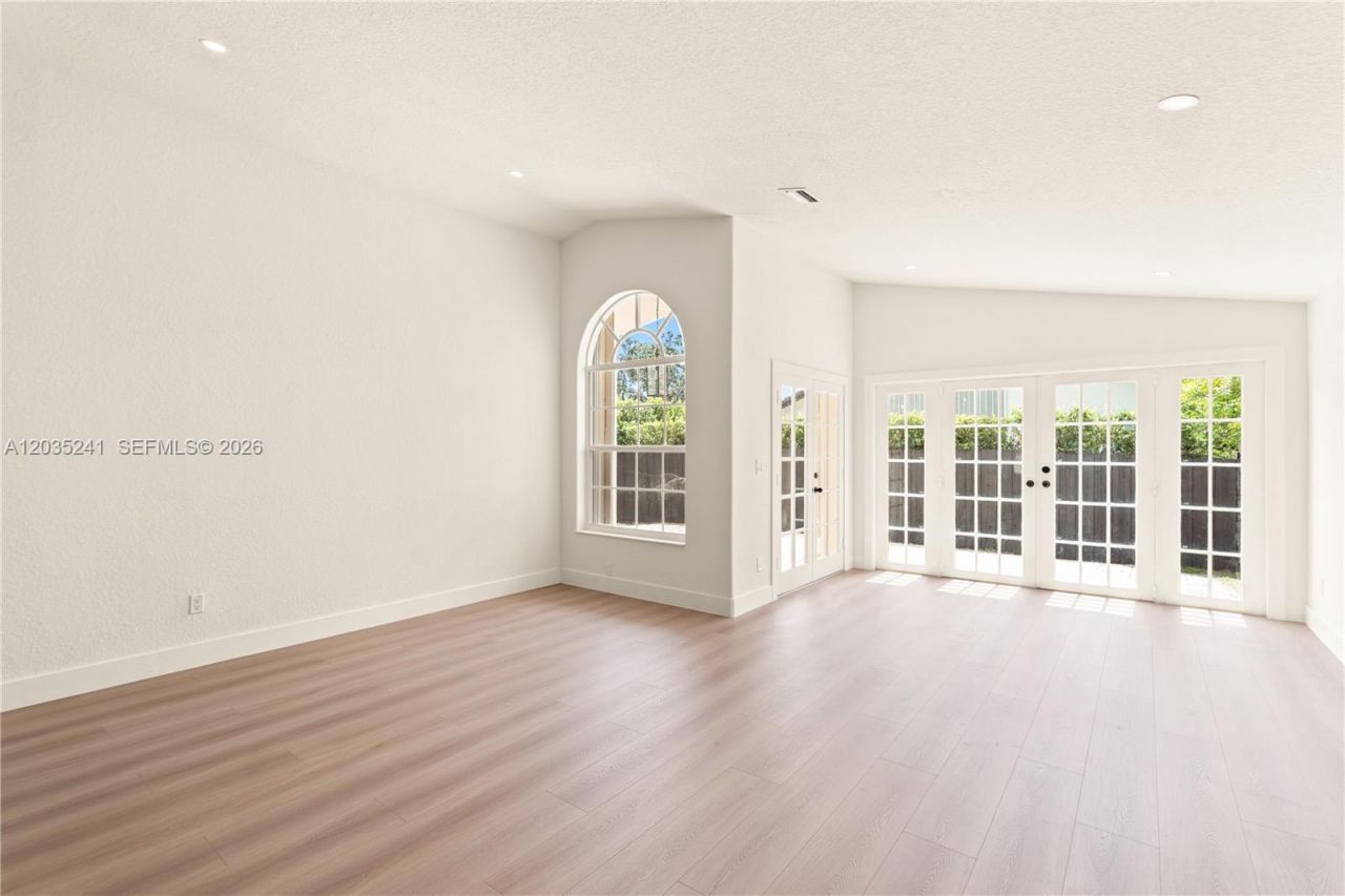 15153 NW 89th Pl, Miami Lakes, FL 33018 Photo