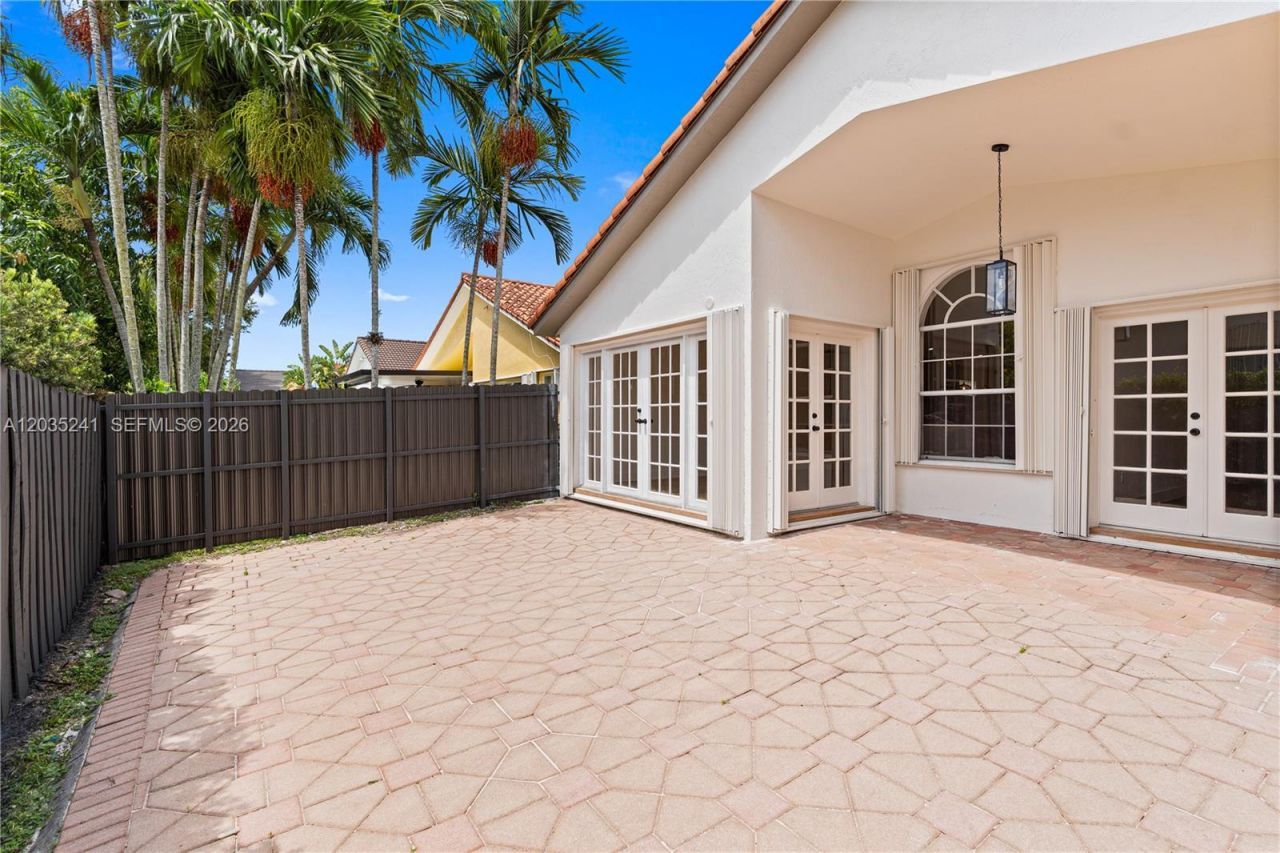 15153 NW 89th Pl, Miami Lakes, FL 33018 Photo