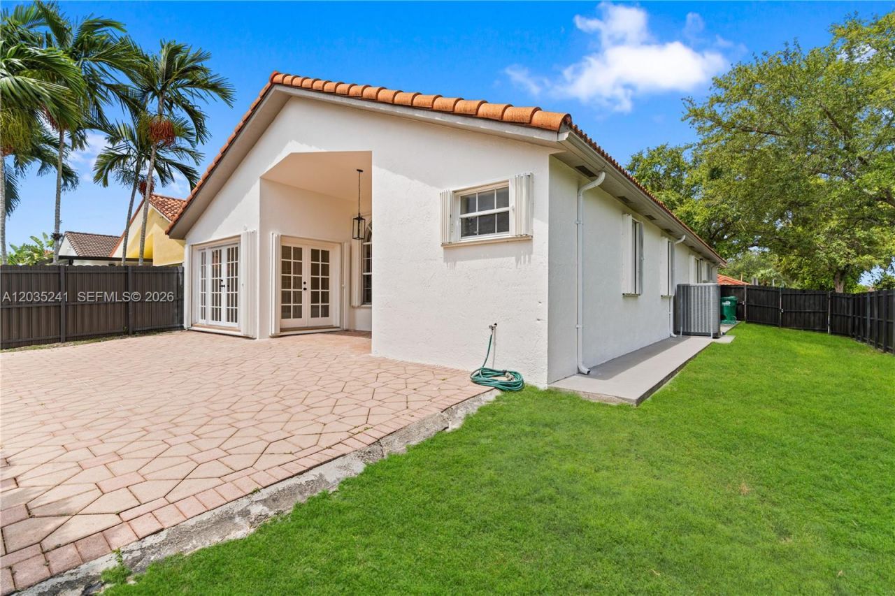 15153 NW 89th Pl, Miami Lakes, FL 33018 Photo