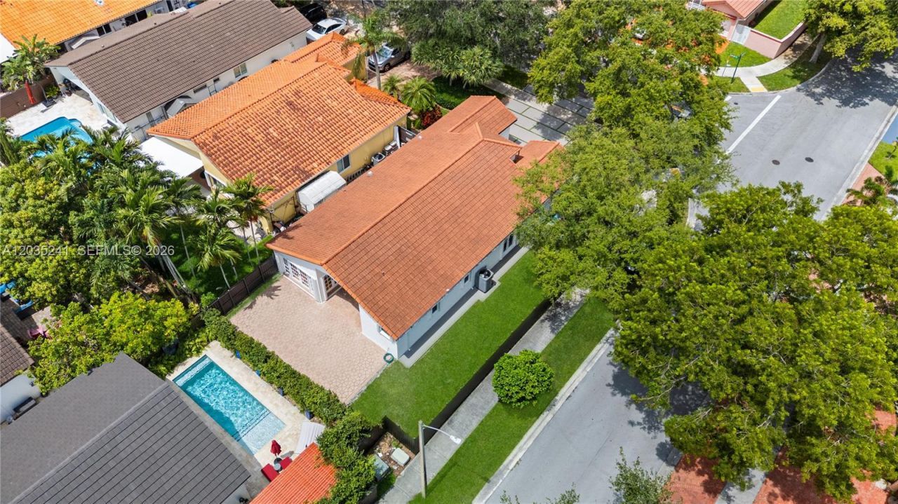 15153 NW 89th Pl, Miami Lakes, FL 33018 Photo