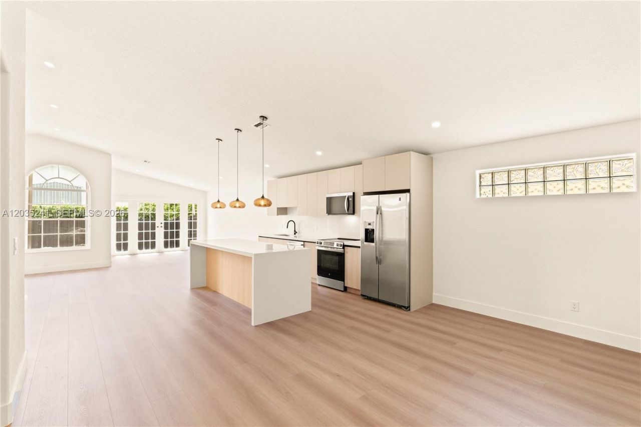 15153 NW 89th Pl, Miami Lakes, FL 33018 Photo