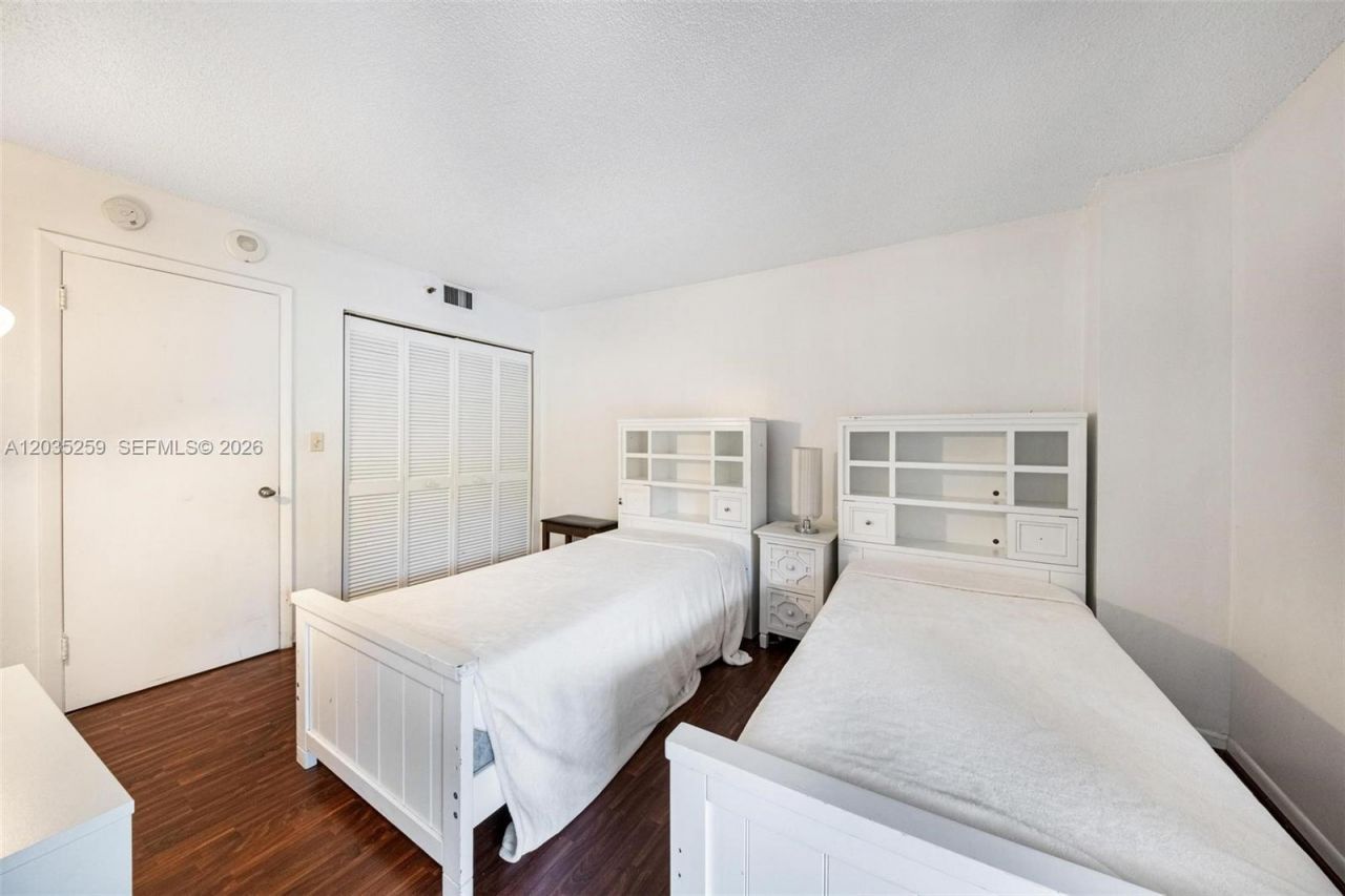 2000 Towerside Ter , Unit 412, Miami, FL 33138 Photo