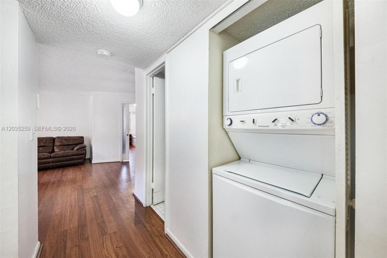 2000 Towerside Ter , Unit 412, Miami, FL 33138 Photo