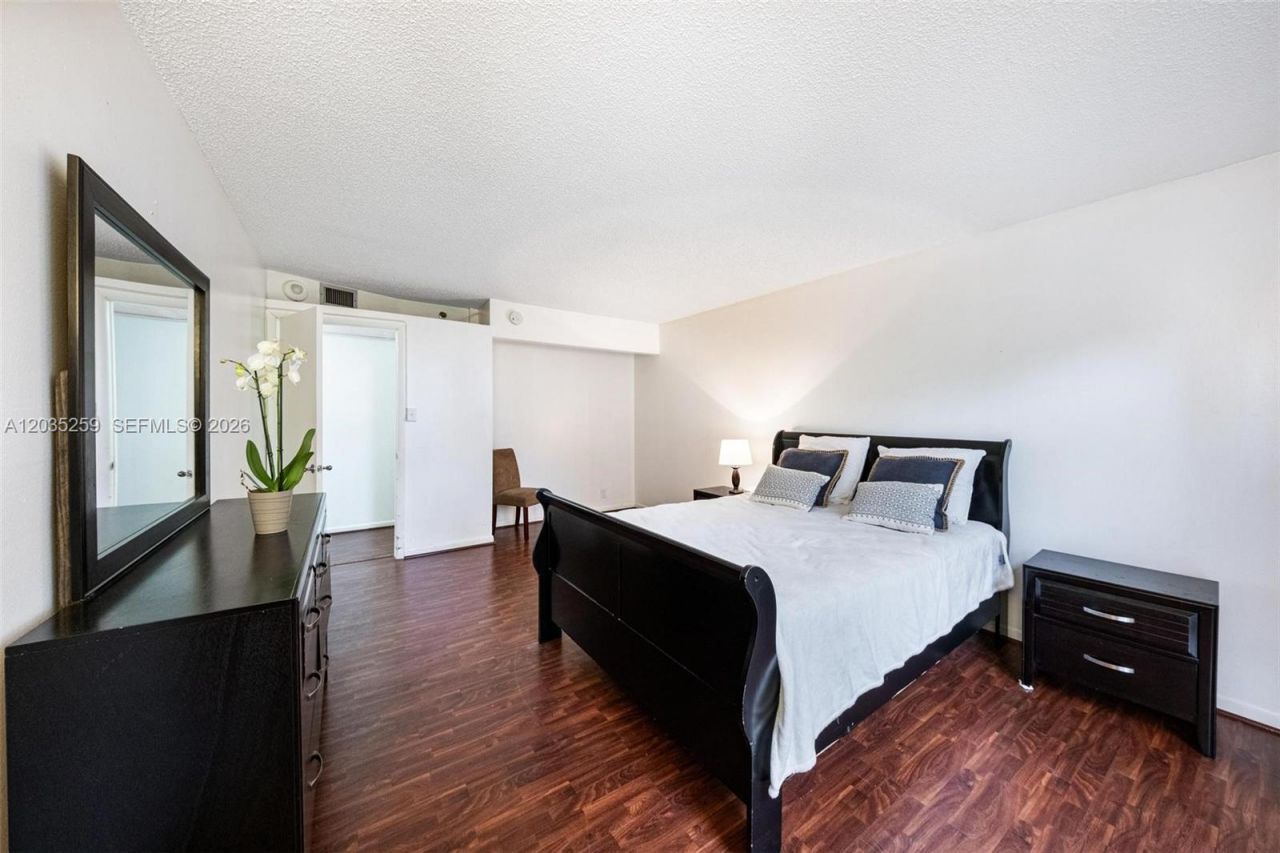 2000 Towerside Ter , Unit 412, Miami, FL 33138 Photo