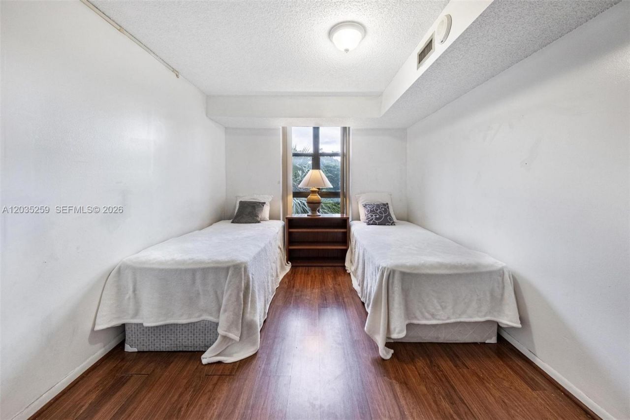 2000 Towerside Ter , Unit 412, Miami, FL 33138 Photo