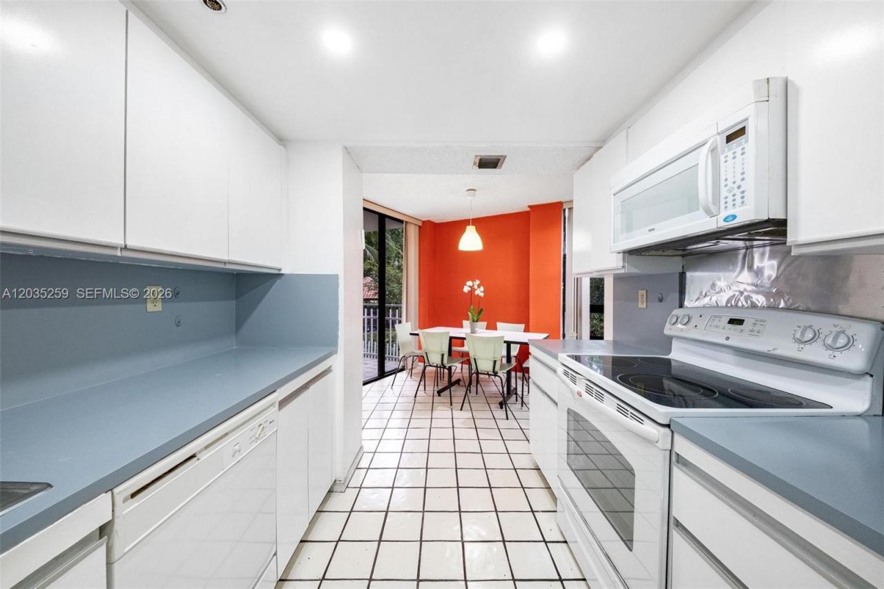 2000 Towerside Ter , Unit 412, Miami, FL 33138 Photo