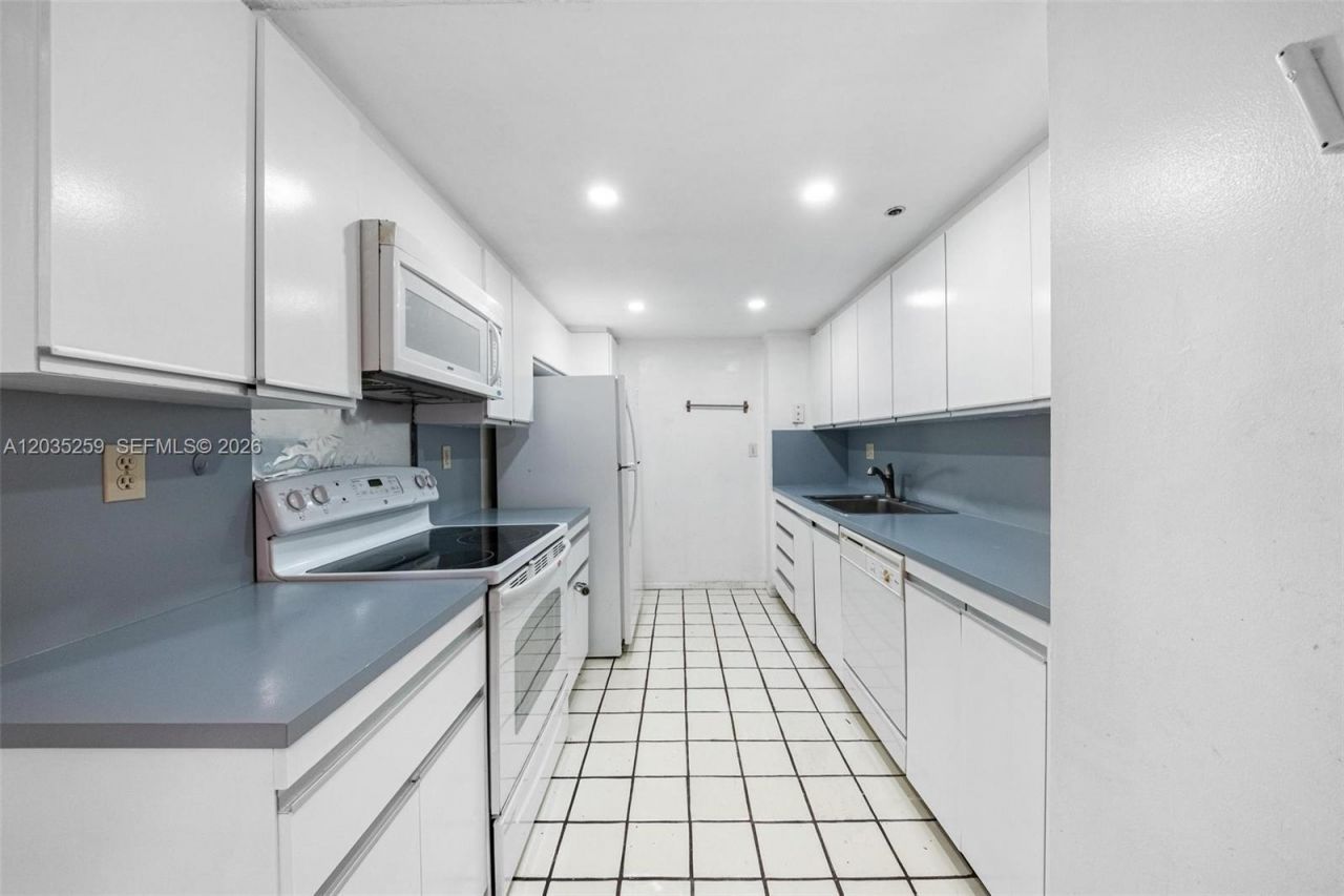 2000 Towerside Ter , Unit 412, Miami, FL 33138 Photo