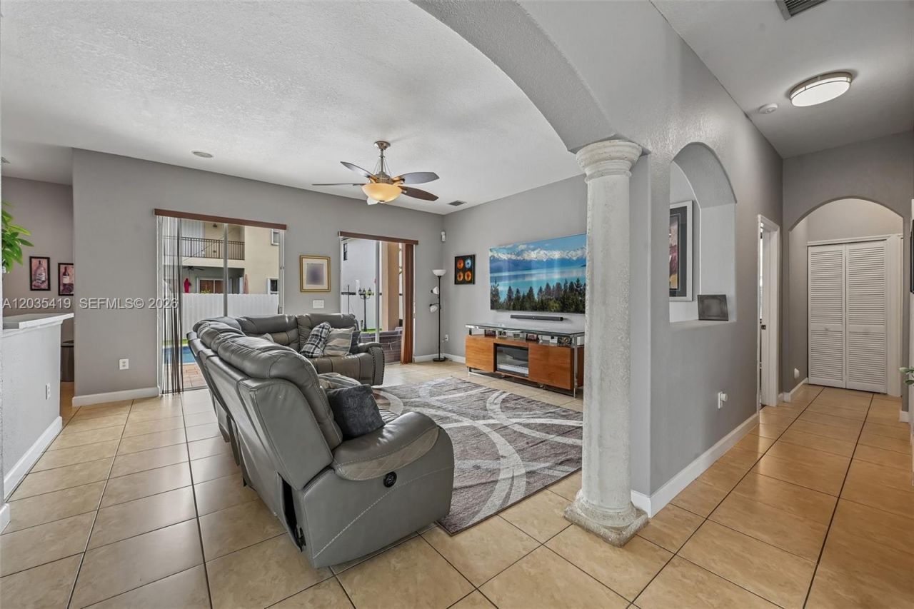 18159 NW 90th Ave , Hialeah, FL 33018 Photo