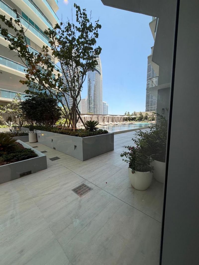 77 SE 5th , Unit 2512, Miami, FL 33131 Photo