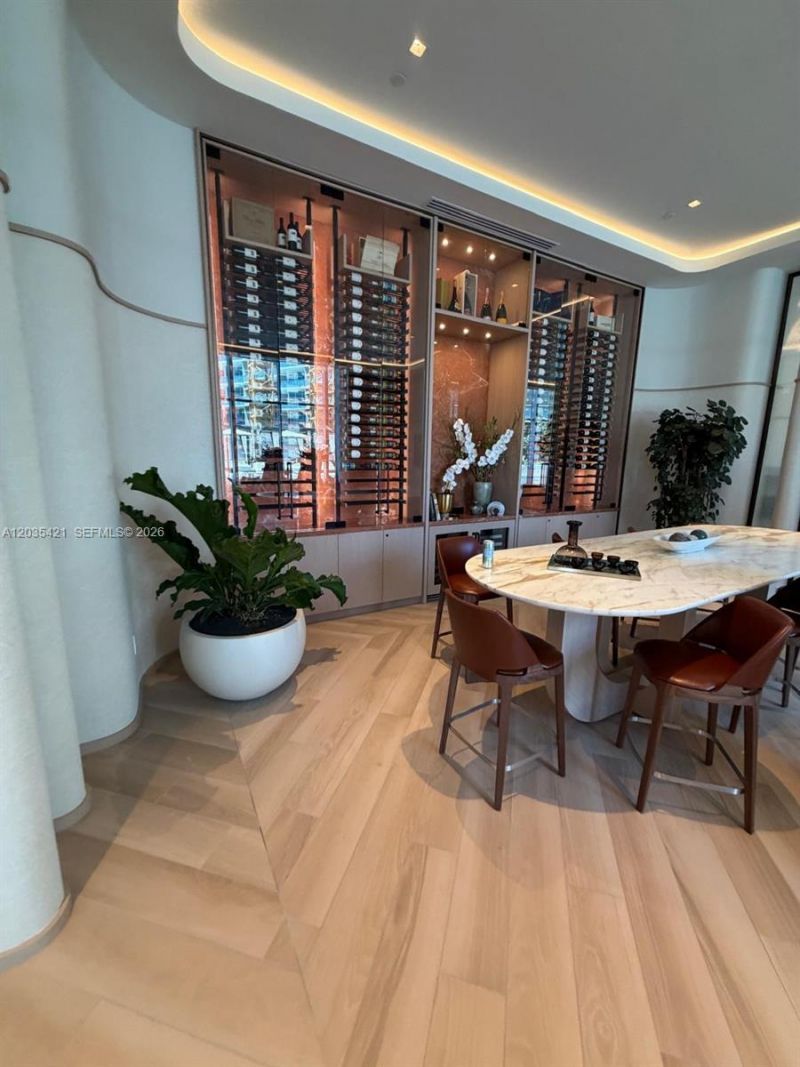 77 SE 5th , Unit 2512, Miami, FL 33131 Photo