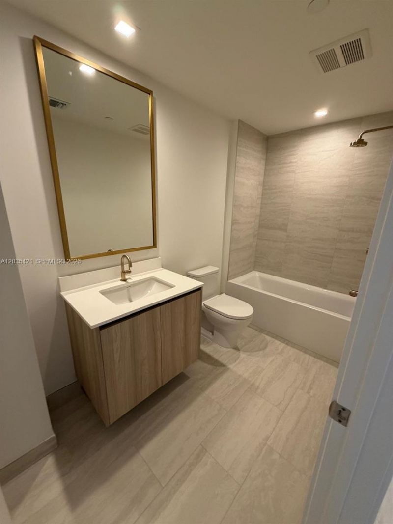 77 SE 5th , Unit 2512, Miami, FL 33131 Photo