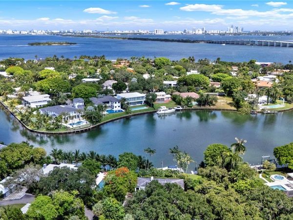 520 Bay Point Rd , Miami, FL 33137