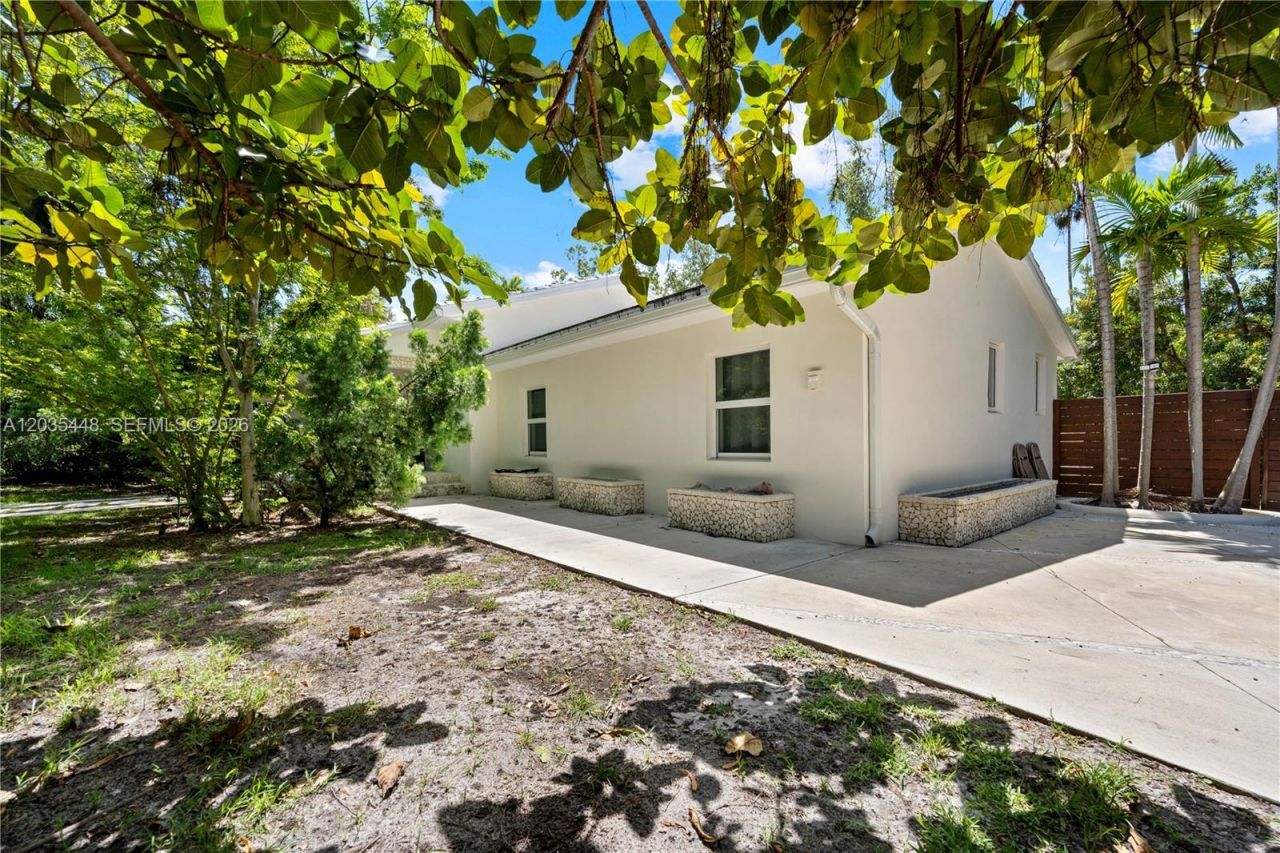 520 Bay Point Rd , Miami, FL 33137 Photo