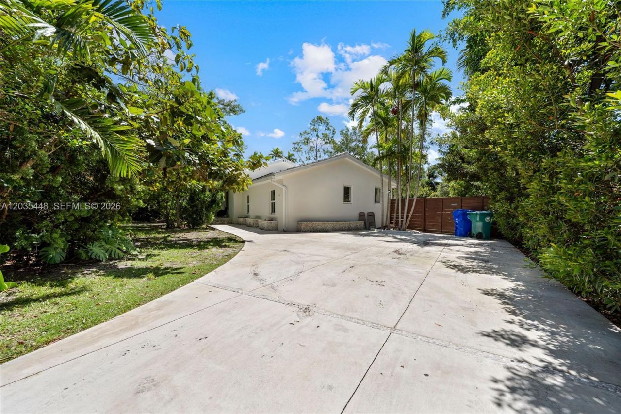520 Bay Point Rd , Miami, FL 33137 Photo