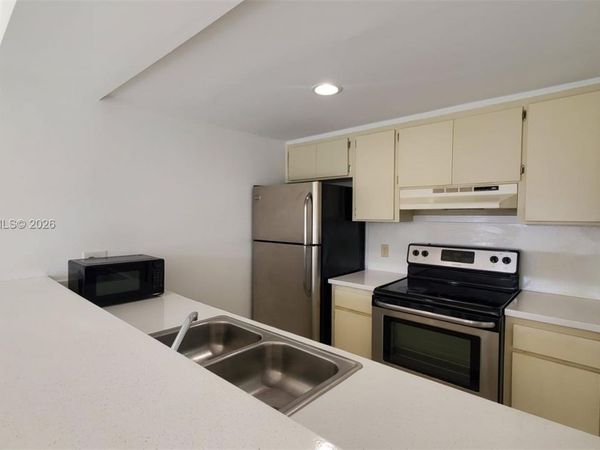 8160 Geneva Ct , Unit 412, Doral, FL 33166
