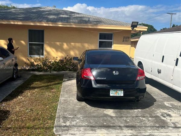 2111 NW 100th St , Unit B, Miami, FL 33147