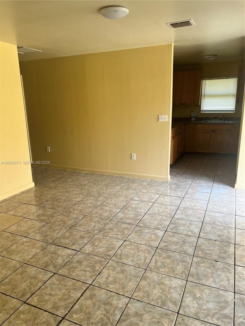 2111 NW 100th St , Unit B, Miami, FL 33147 Photo
